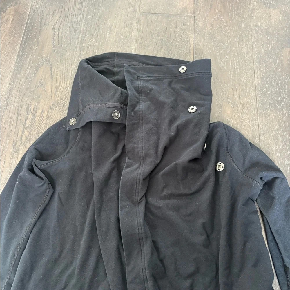 Lululemon Women's Savasana Wrap Jacket Black Size 6 Long Sleeve Snap - Picture 5 of 6